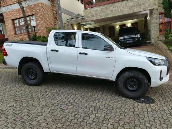 TOYOTA-HILUX-2022