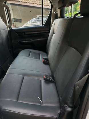 TOYOTA-HILUX-2022