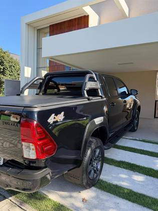 TOYOTA HILUX 2.8 D-4D TURBO DIESEL CD SR 4X4 AUTOMÁTICO