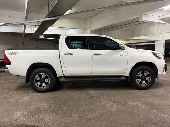 TOYOTA-HILUX-2.8 SRV 4X4 CD 16V DIESEL 4P AUTOMÁTICO TOYOTA-HILUX-2018