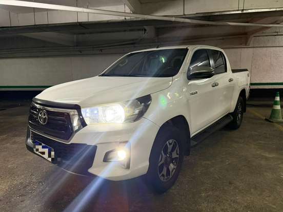 TOYOTA-HILUX-2018