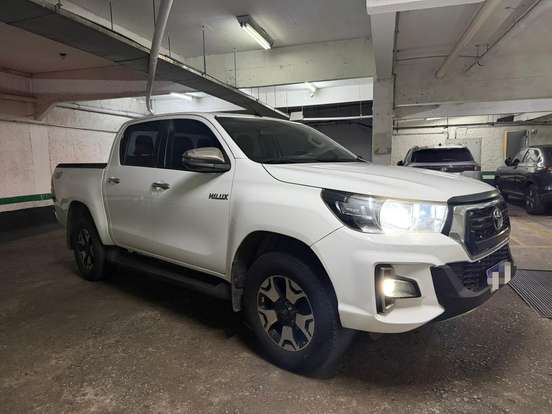 TOYOTA-HILUX-2018