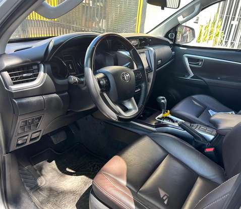 TOYOTA-HILUX SW4-2018