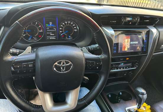 TOYOTA-HILUX SW4-2018