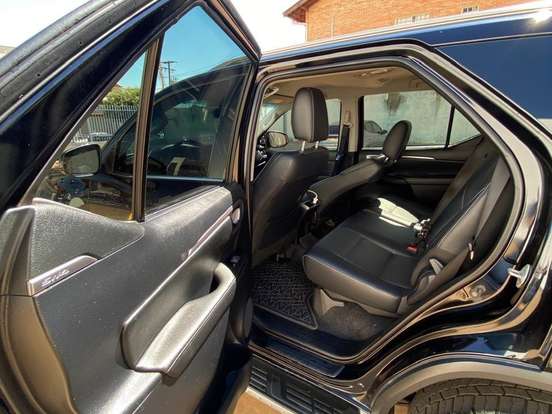 TOYOTA-HILUX SW4-2.8 D-4D TURBO DIESEL SRX 7L 4X4 AUTOMÁTICO TOYOTA-HILUX SW4-2023