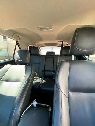 TOYOTA-HILUX SW4-2023