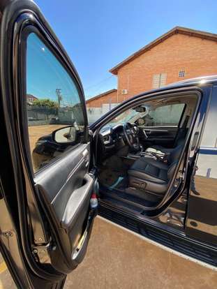 TOYOTA-HILUX SW4-2023