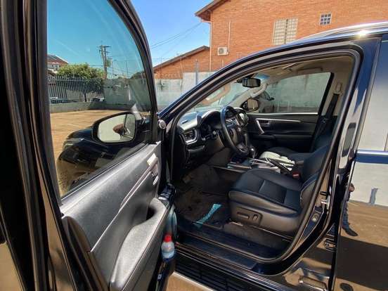TOYOTA-HILUX SW4-2.8 D-4D TURBO DIESEL SRX 7L 4X4 AUTOMÁTICO TOYOTA-HILUX SW4-2023