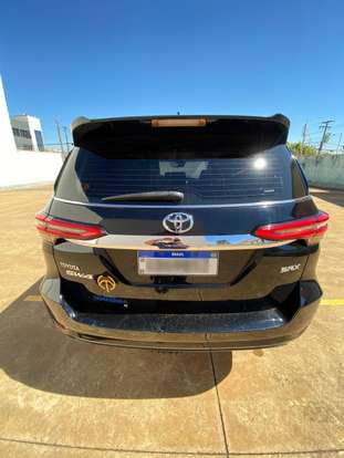 TOYOTA-HILUX SW4-2023