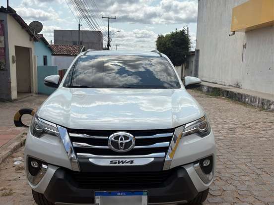 TOYOTA-HILUX SW4-2.8 SRX DIAMOND 4X4 7 LUGARES 16V TURBO INTERCOOLER DIESEL 4P AUTOMÁTICO TOYOTA-HILUX SW4-2018