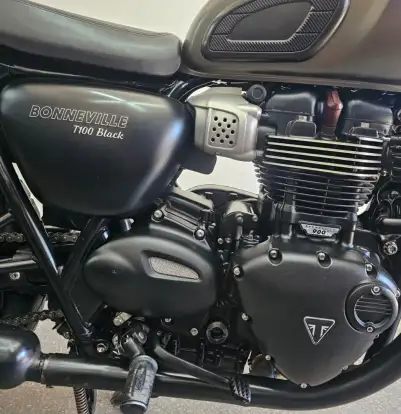 TRIUMPH-BONNEVILLE T100 BLACK 900-2020
