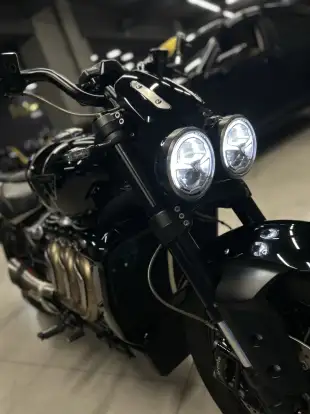 TRIUMPH-ROCKET III R-2021