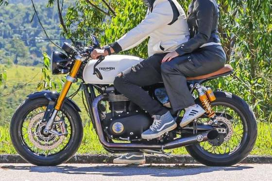 TRIUMPH THRUXTON R 