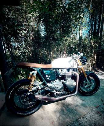 TRIUMPH-THRUXTON R-2018