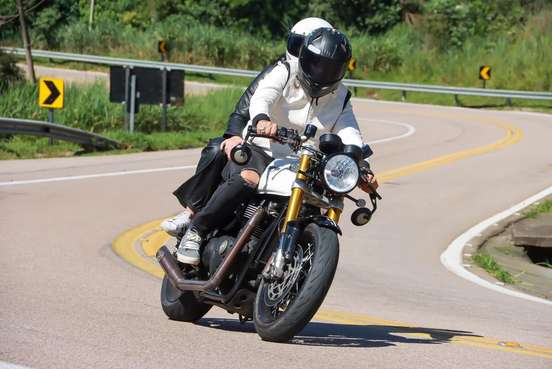 TRIUMPH-THRUXTON R-2018