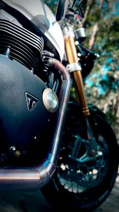 TRIUMPH-THRUXTON R-2018