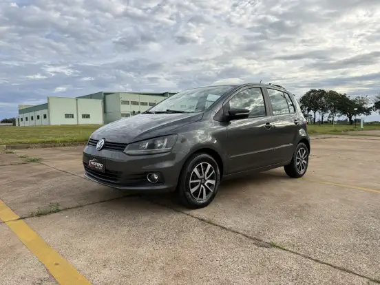VOLKSWAGEN-FOX-1.0 MI TRENDLINE 8V FLEX 4P MANUAL VOLKSWAGEN-FOX-2015