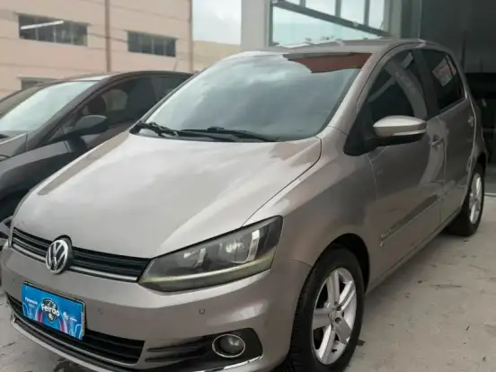 VOLKSWAGEN-FOX-1.0 MPI COMFORTLINE 12V FLEX 4P MANUAL VOLKSWAGEN-FOX-2015