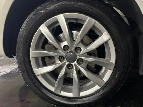 VOLKSWAGEN-FOX-1.6 MI ROCK IN RIO 8V FLEX 4P MANUAL VOLKSWAGEN-FOX-2013