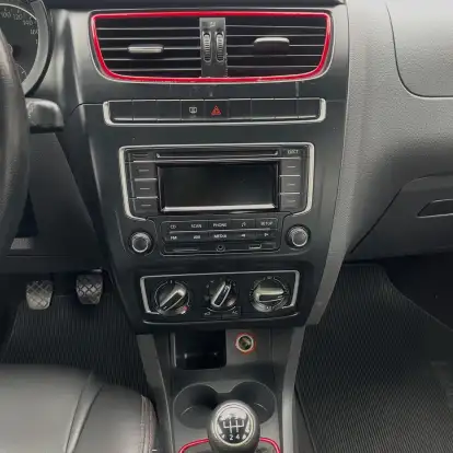 VOLKSWAGEN-FOX-2013
