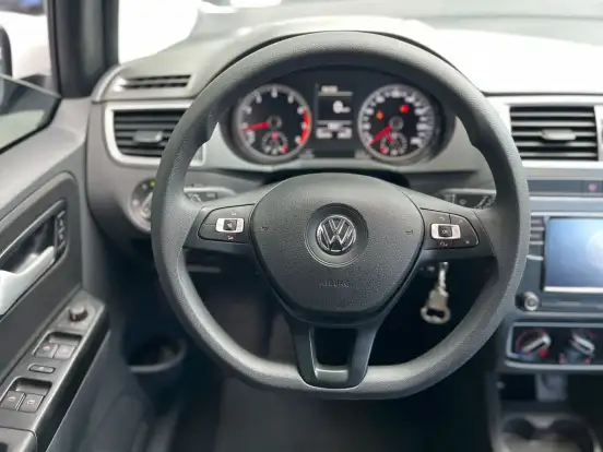 VOLKSWAGEN-FOX-2020