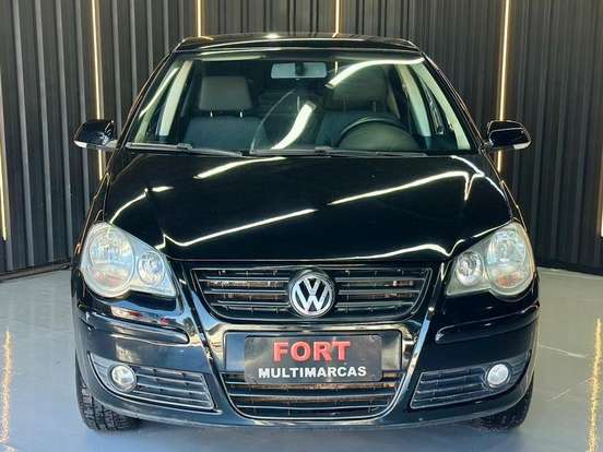VOLKSWAGEN-POLO SEDAN-2011