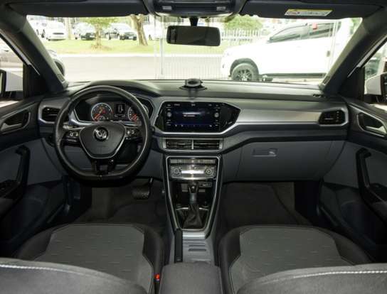 VOLKSWAGEN-T-CROSS-2019
