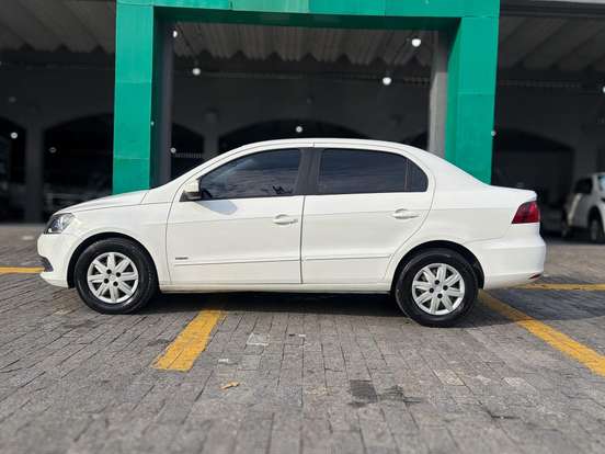 VOLKSWAGEN-VOYAGE-2013