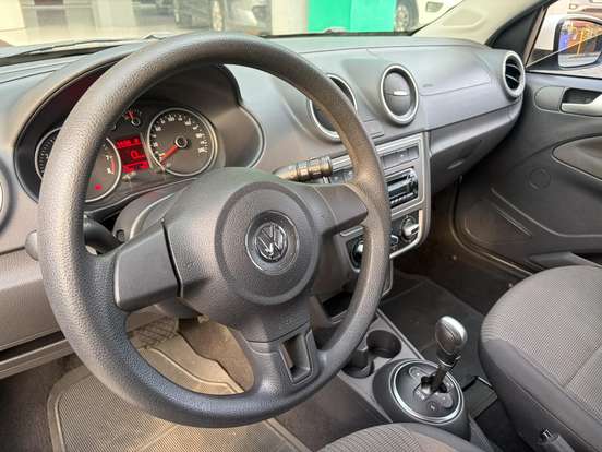 VOLKSWAGEN-VOYAGE-1.6 MI 8V FLEX 4P MANUAL VOLKSWAGEN-VOYAGE-2013