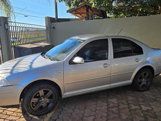VOLKSWAGEN BORA 2.0 MI 8V GASOLINA 4P TIPTRONIC