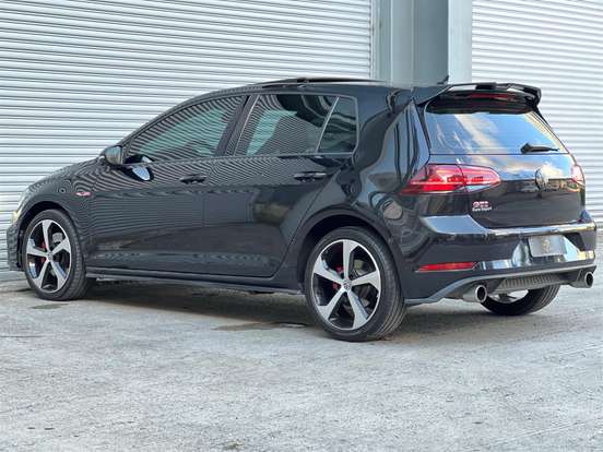 VOLKSWAGEN-GOLF-2019