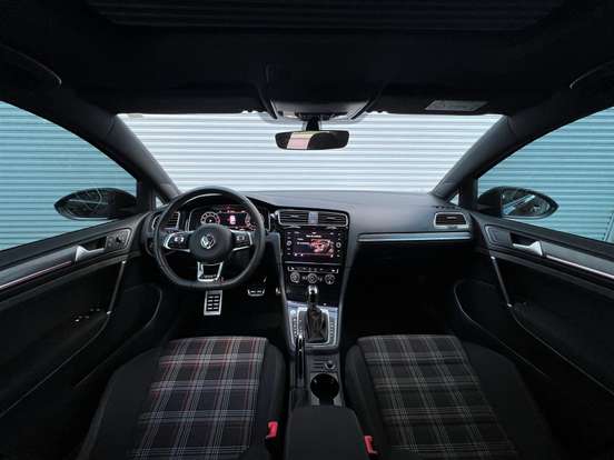 VOLKSWAGEN-GOLF-2019