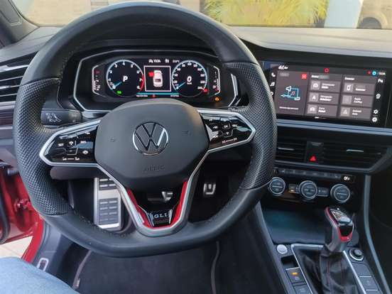 VOLKSWAGEN-JETTA-2022
