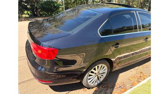 VOLKSWAGEN-JETTA-2011