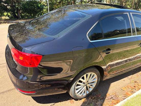 VOLKSWAGEN-JETTA-2.0 TSI HIGHLINE 200CV GASOLINA 4P TIPTRONIC VOLKSWAGEN-JETTA-2011