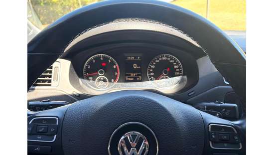VOLKSWAGEN-JETTA-2011