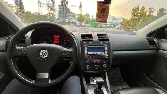 VOLKSWAGEN-JETTA-2008