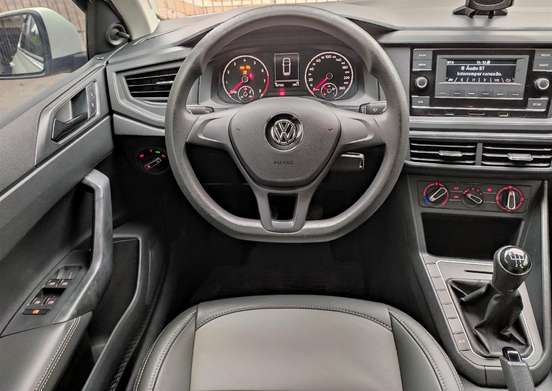 VOLKSWAGEN-POLO-2019