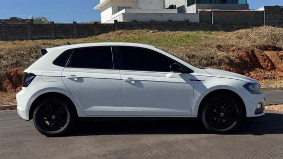 VOLKSWAGEN-POLO-2018