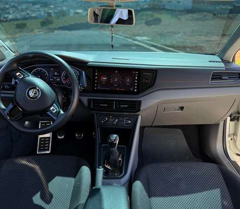 VOLKSWAGEN-POLO-2018