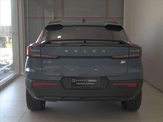 VOLVO-C40-2021