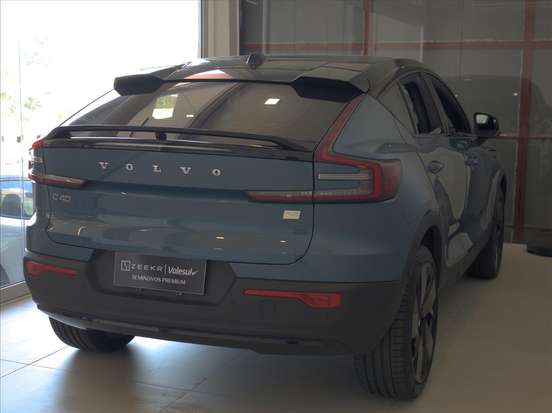 VOLVO-C40-2021