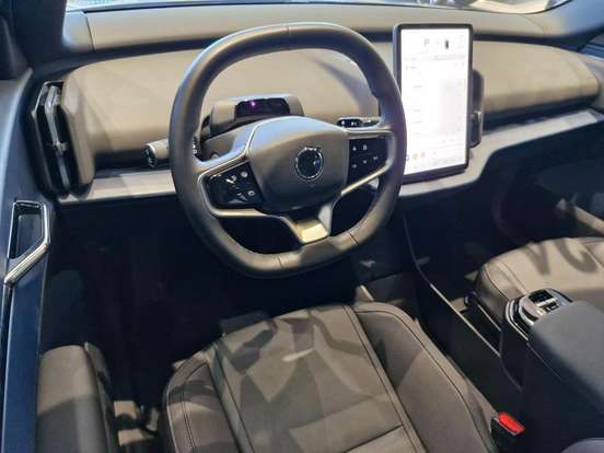 VOLVO-EX30-2024