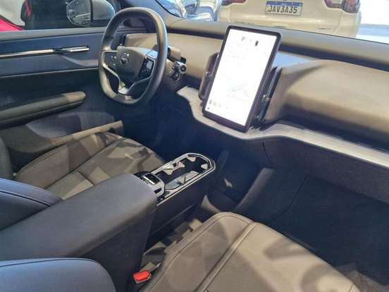VOLVO-EX30-2024