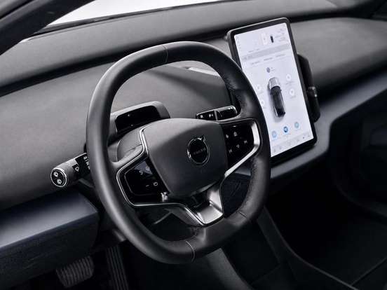 VOLVO-EX30-2024