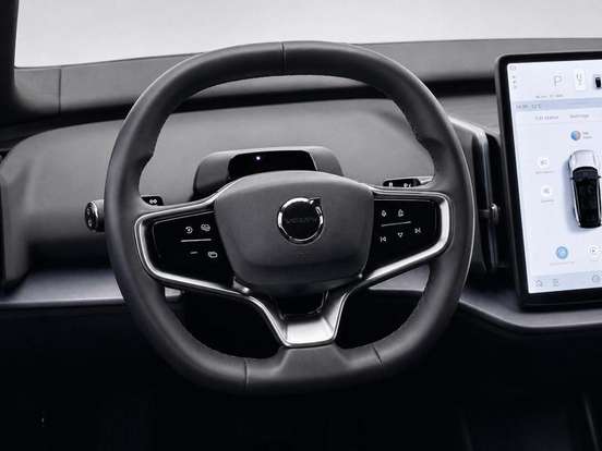 VOLVO-EX30-2024