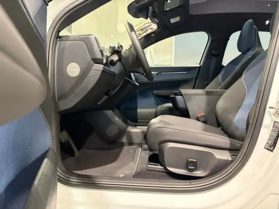 VOLVO-EX30-2024