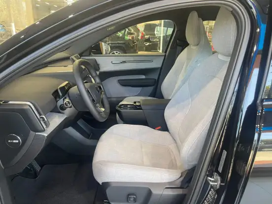 VOLVO-EX30-2024