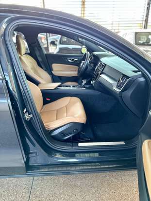 VOLVO-S60-2.0 T4 MOMENTUM GASOLINA 4P AUTOMÁTICO VOLVO-S60-2019