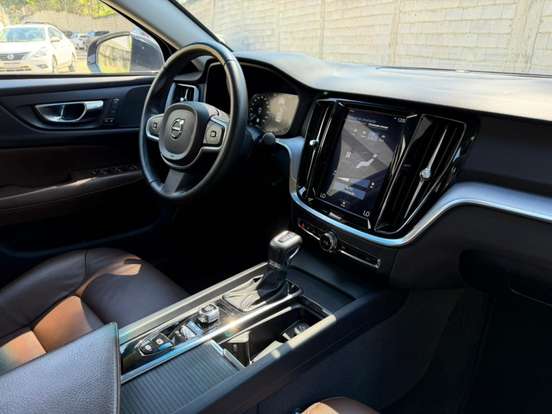 VOLVO-S60-2.0 T4 MOMENTUM GASOLINA 4P AUTOMÁTICO VOLVO-S60-2019